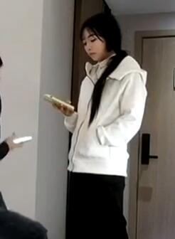 赵先生约文静乖巧外围清纯小妹妹