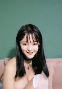 甜美小姐姐女仆装带着项圈链子