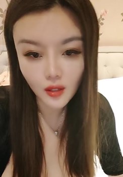 黑丝高跟露脸两个妹子跟大哥大秀