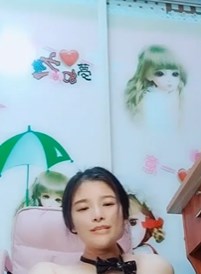 极品黑丝露脸表情妩媚听狼友指挥大秀