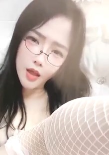 皮肤白皙童颜女神露脸道具