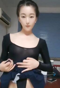 十柒戴眼镜学姐非常漂亮