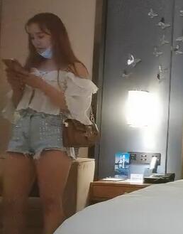 小利专场09-08牛仔短裤女青年