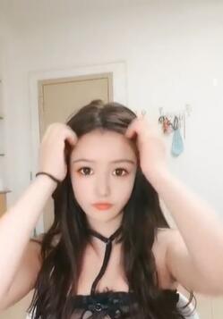 主播清纯可爱的雪莉跟男友网络乞讨2