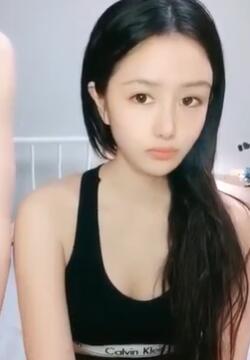 主播清纯可爱的雪莉跟男友网络乞讨3