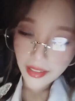 户外裸奔女神特选精彩直播自拍七月二十二号