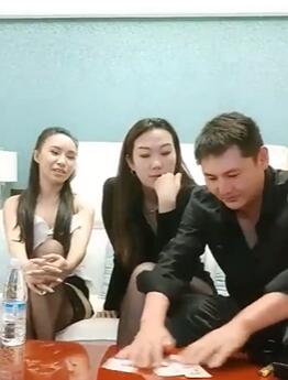 真夫妻换妻约会_七月八号聚会i自拍