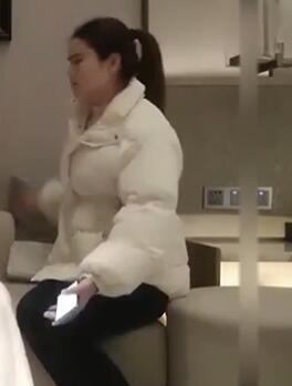 约了个白色外套马尾妹子黑丝