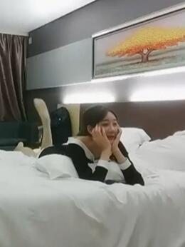 李寻欢颜值不错腿上纹身妹子