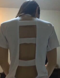 漂亮的年轻美女和男友瞒着父母私自同居